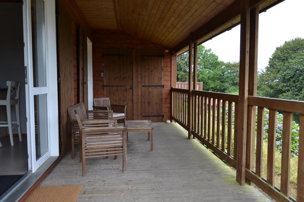 Beautiful Lake View 3 Bedroom Chalet. Saint-Manvieu-Bocage 외부 사진